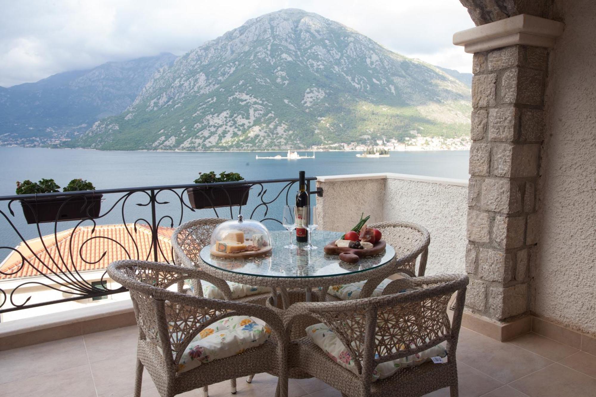 Boka Gardens Seaside Resort Kotor Exterior foto