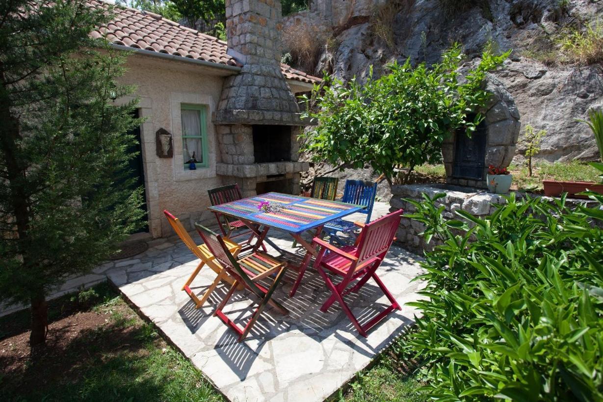 Boka Gardens Seaside Resort Kotor Exterior foto